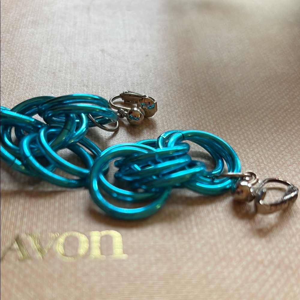 Avon 90s Neon Blue Chainmaille Metallic & Silver Clip Dangle Earrings | NIB E53